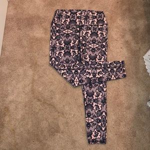 Pink & black lace patterned crop leggings
